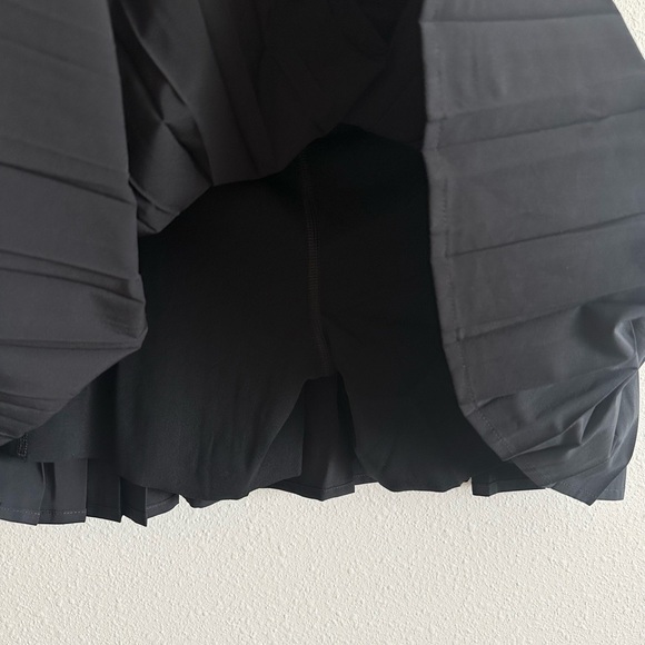 NWT Spanx Get Moving Pleated Skirt Skort Size Small - Picture 8 of 12